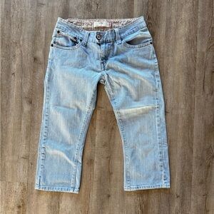 Levi’s Low Rise 542 Capris